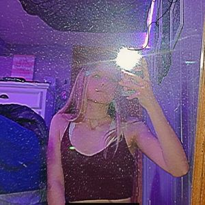 Meet your Posher, Larissa